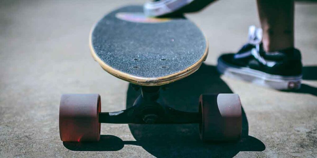 skateboard vs longboard